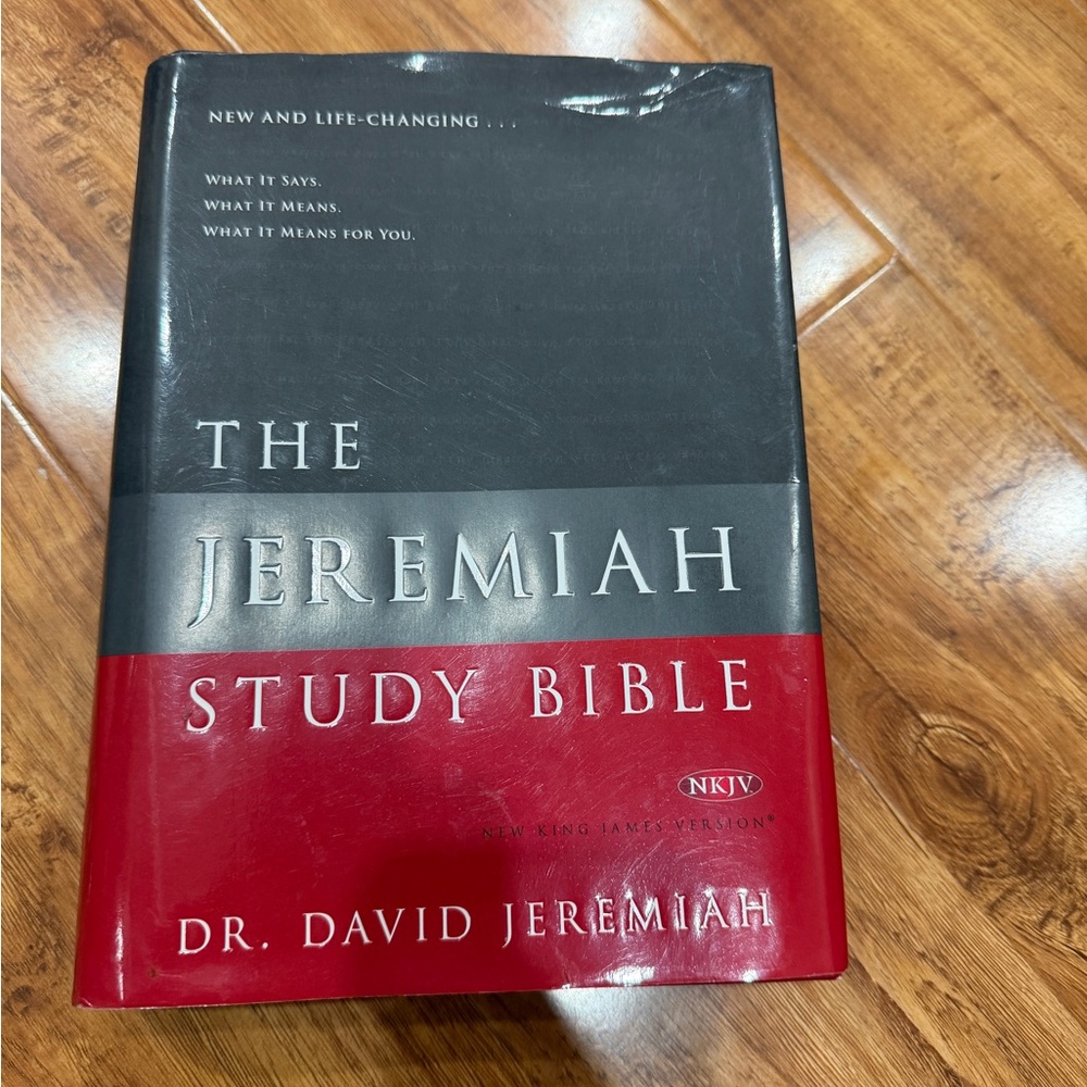 The Jeremiah Study Bible, NKJV: Jacketed Hardcover: What It Says. What It Means